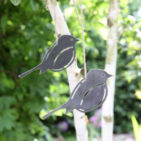 2 hanging metal robins