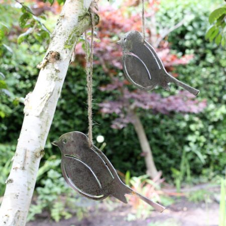 2 metal garden robins