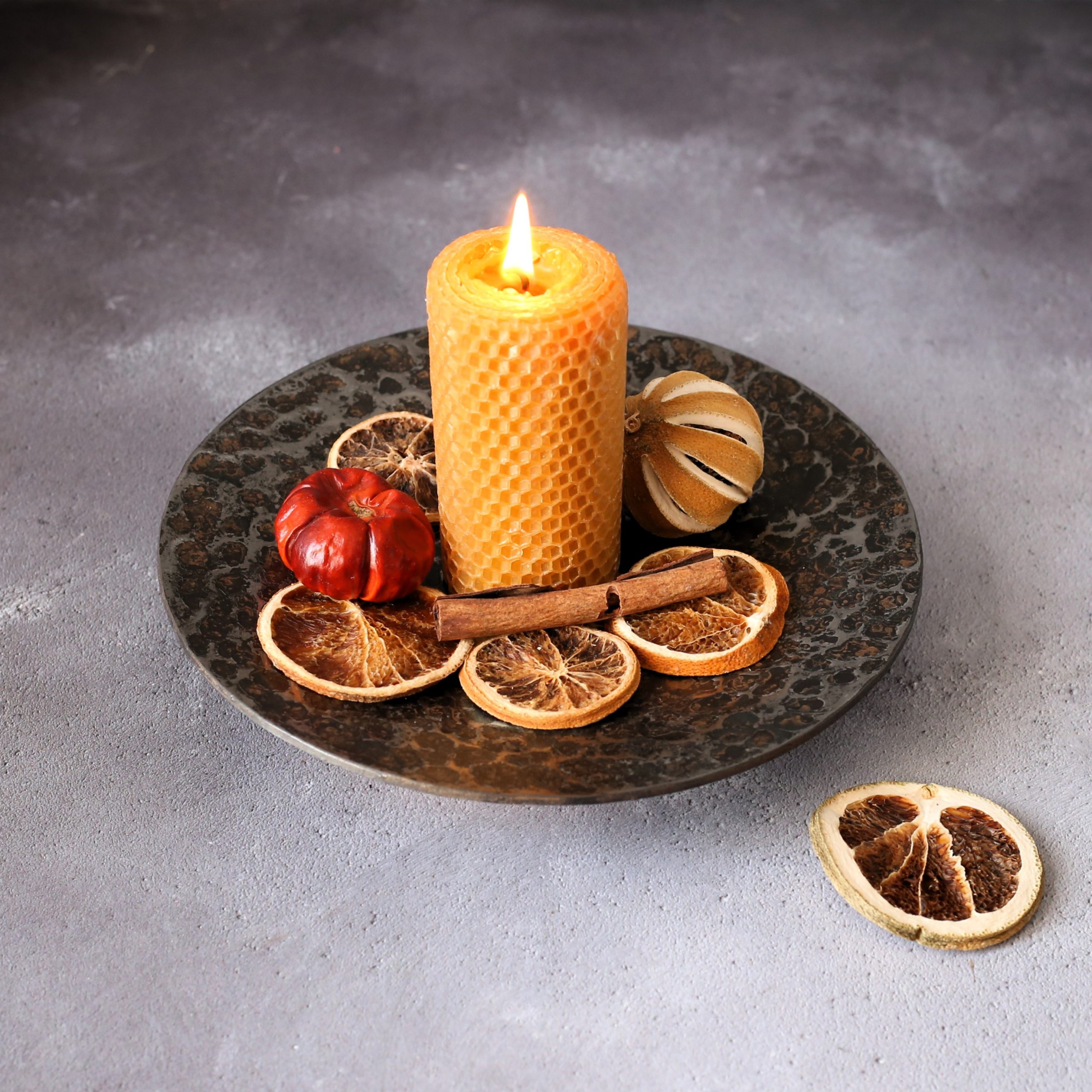 Gold Gilt Plate, 21cm - Image 2